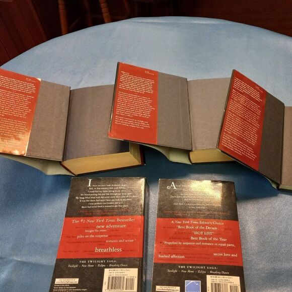 The Twilight Saga by Stephenie Meyer (5) books - Picture 3 of 3